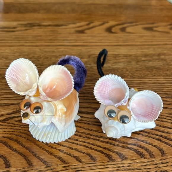 Hand made collectible mouse made from sea shells. Set of 2 - Picture 1 of 2
